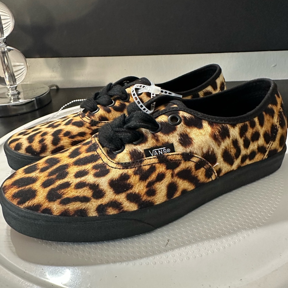 🆕Vans Authentic Lowpro Leopard Print Sneakers